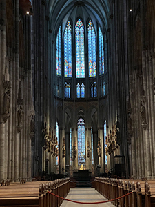 L'intérieure de la cathedrale de Cologne vers est
